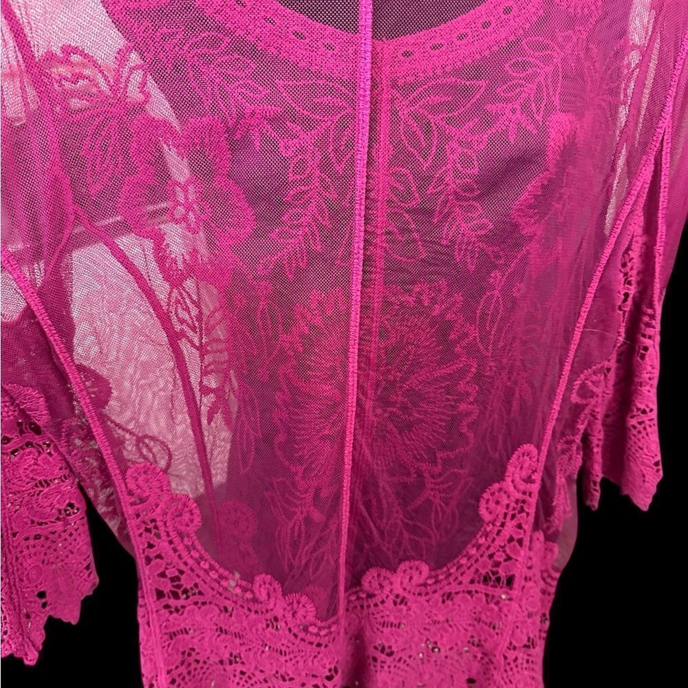 Elegant Pink Lace / embroidered sheer Women's Top 3/4 sleeves size medium - Picture 2 of 5